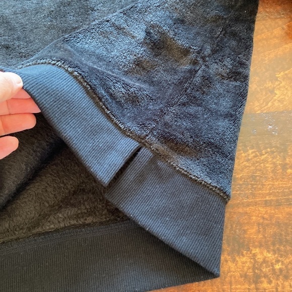 Gaiam Plush Pullover Black Size Medium - Picture 6 of 14